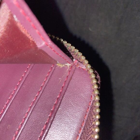 BCBG Vintage Burgundy Crocodile Embossed Zip Around Leather Wallet - Picture 8 of 10